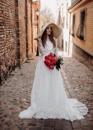 Ivory Eyelash Lace Keyhole Back Lovely Wedding Dress